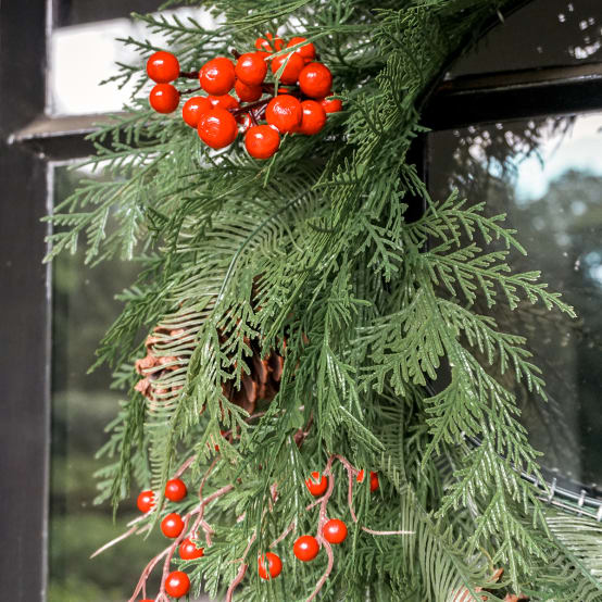 Couronne de Noël artificielle à baies rouges Ø45 cm - Little Grove – Image 3