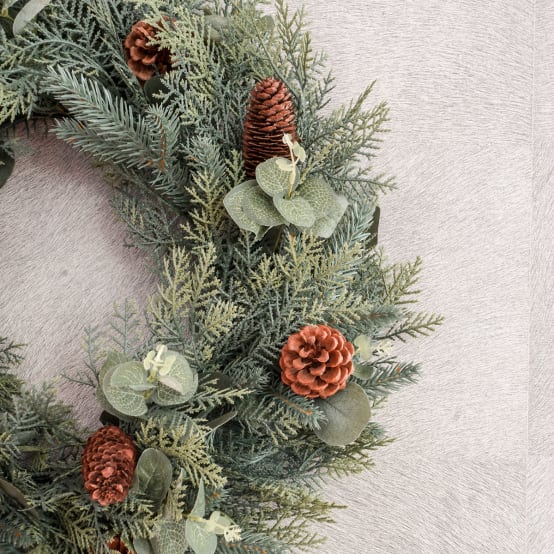 Couronne de Noël artificielle Ø60 cm - style evergreens - Little Grove – Image 4