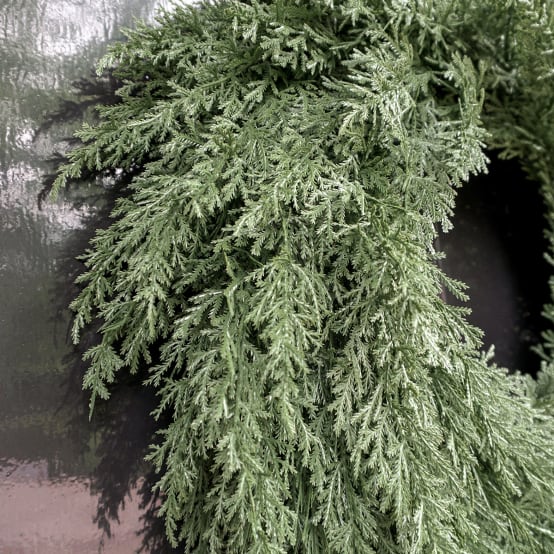 Couronne de Noël artificielle Ø45 cm - style cyprès - Little Grove – Image 5