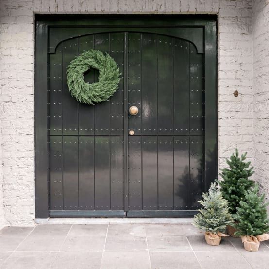 Couronne de Noël artificielle Ø45 cm - style cyprès - Little Grove – Image 4