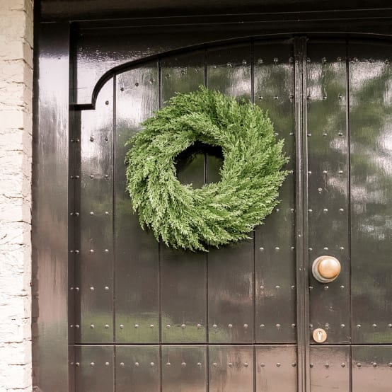 Couronne de Noël artificielle Ø45 cm - style cyprès - Little Grove – Image 3