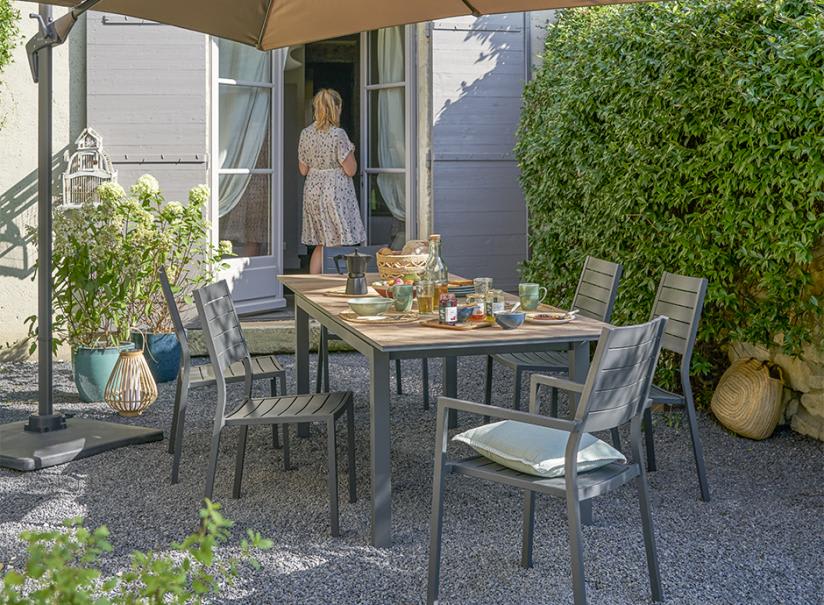 Housse table et chaises de jardin : laquelle choisir ?