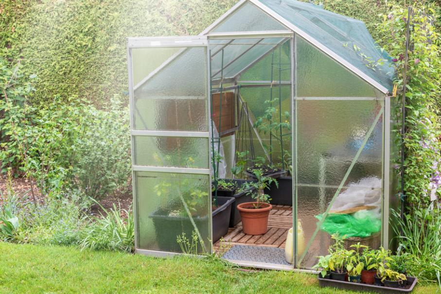 Comment fabriquer une serre de jardin en polycarbonate ? - Gamm vert