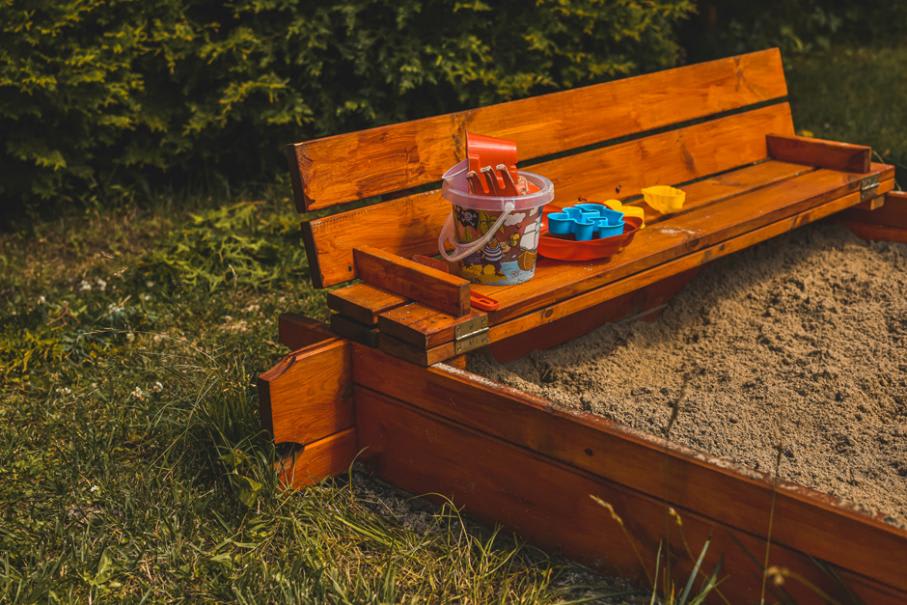 Table de jeu d'eau et de sable avec banc - Cour et Jardin